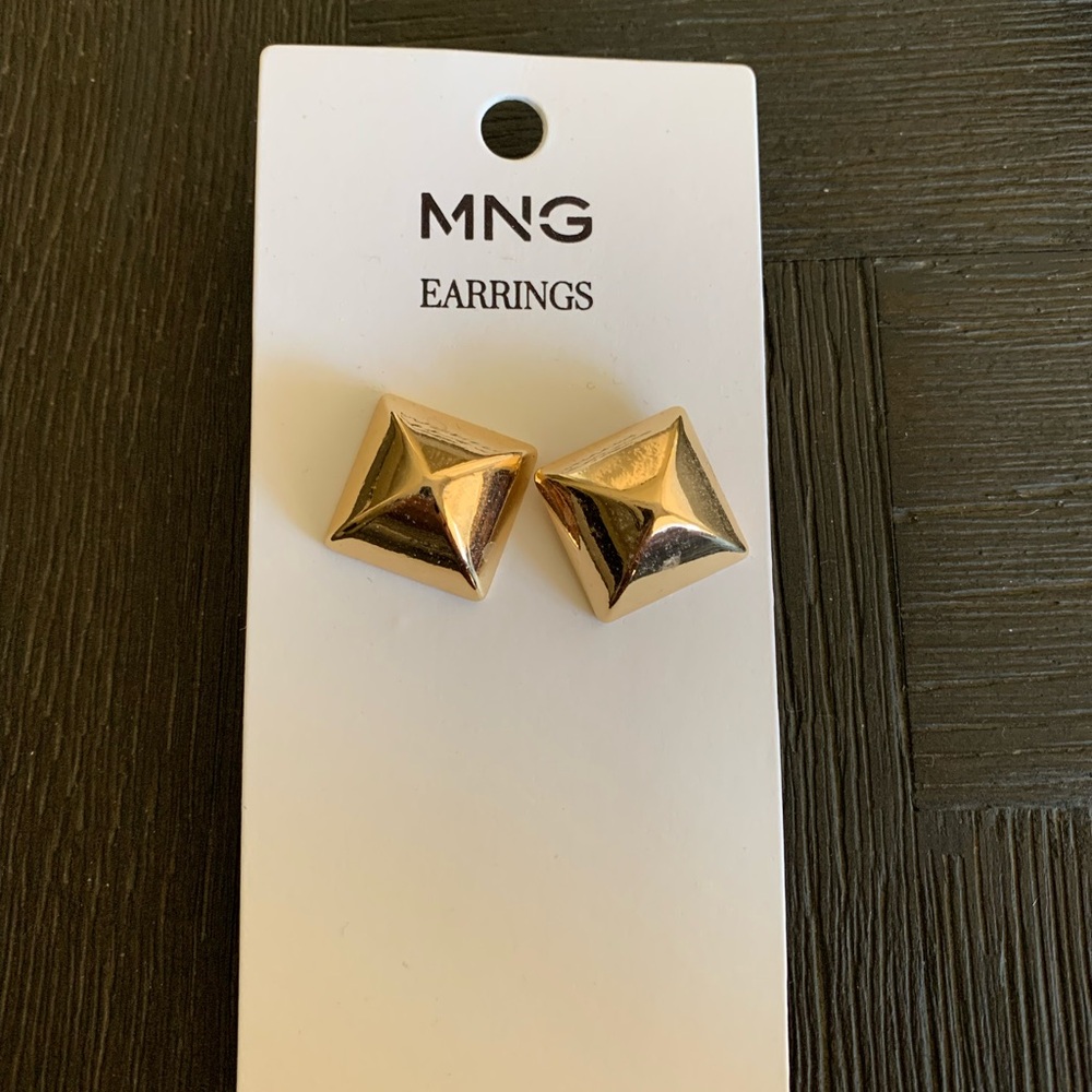 Mango Gold Square 3D Studs